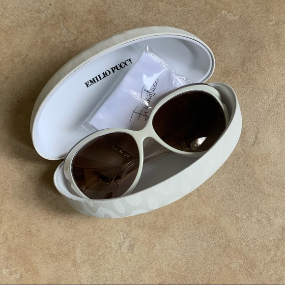 Emilio Pucci Accessories - NWOT Emilio Pucci Sunglasses With Case